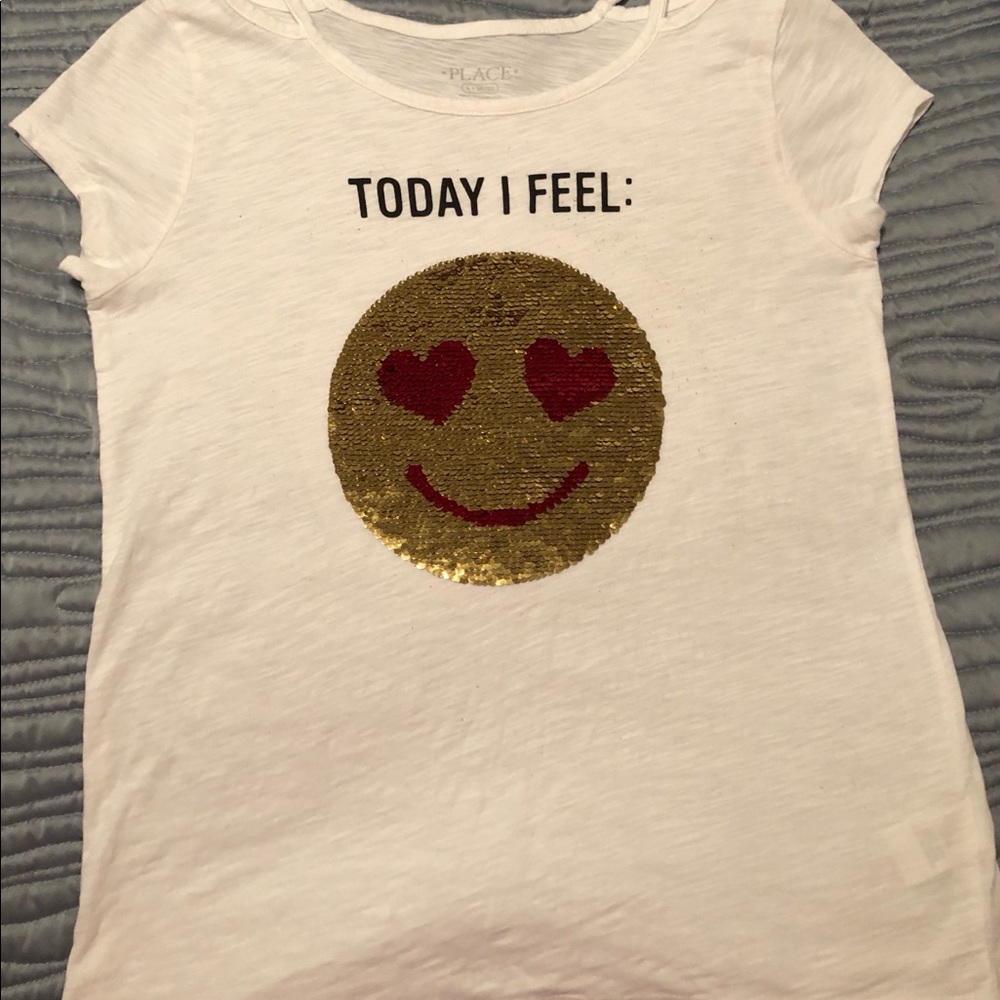 Adorable sequin changing shirt. Good Condition!